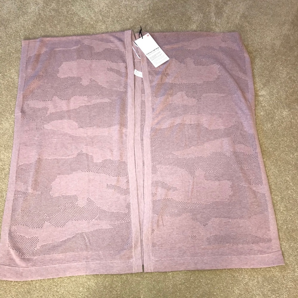 Lululemon camo shrug / wrap